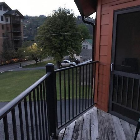 Spacious Downtown Condo Walking Distance To Downtown Gatlinburg Sleeps 6 Guests 外观 照片