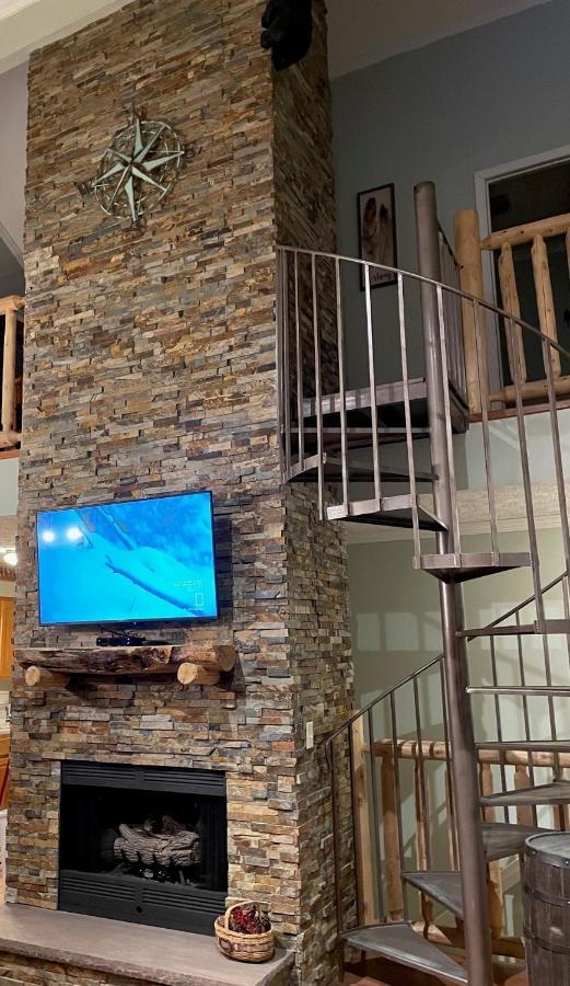Spacious Downtown Condo Walking Distance To Downtown Gatlinburg Sleeps 6 Guests 外观 照片