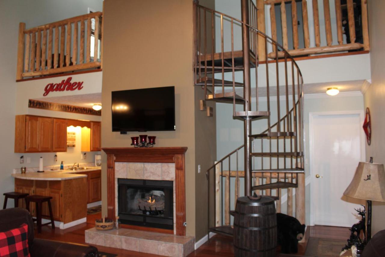 Spacious Downtown Condo Walking Distance To Downtown Gatlinburg Sleeps 6 Guests 外观 照片