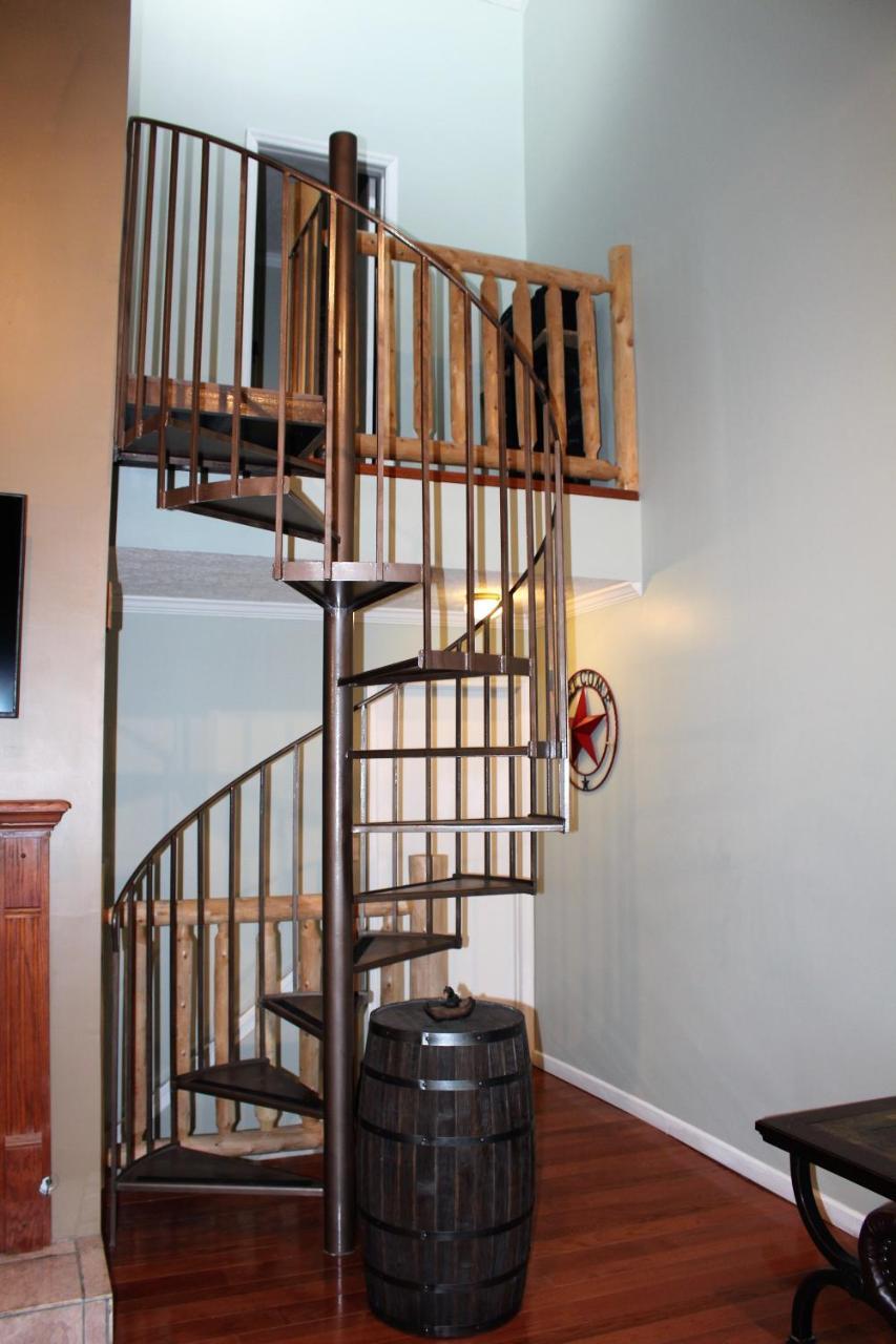 Spacious Downtown Condo Walking Distance To Downtown Gatlinburg Sleeps 6 Guests 外观 照片