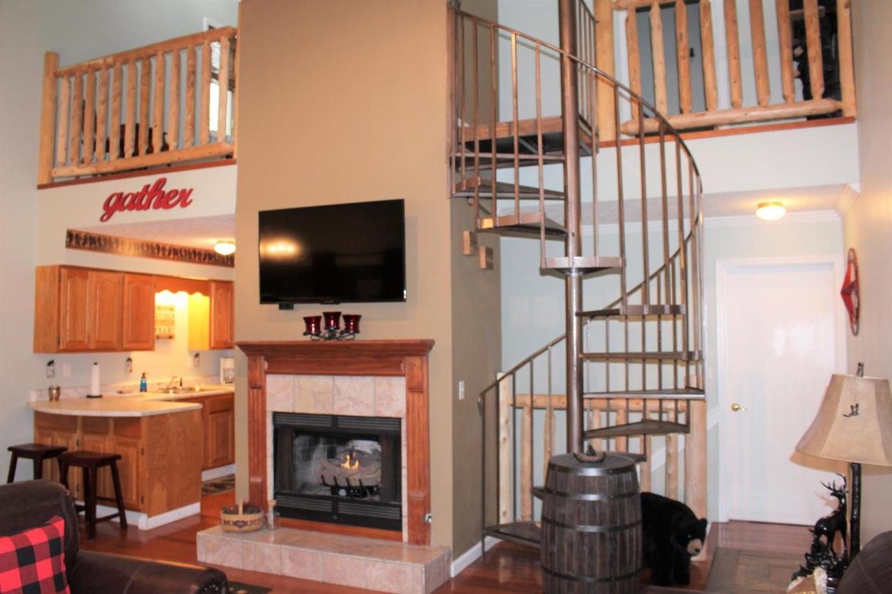 Spacious Downtown Condo Walking Distance To Downtown Gatlinburg Sleeps 6 Guests 外观 照片