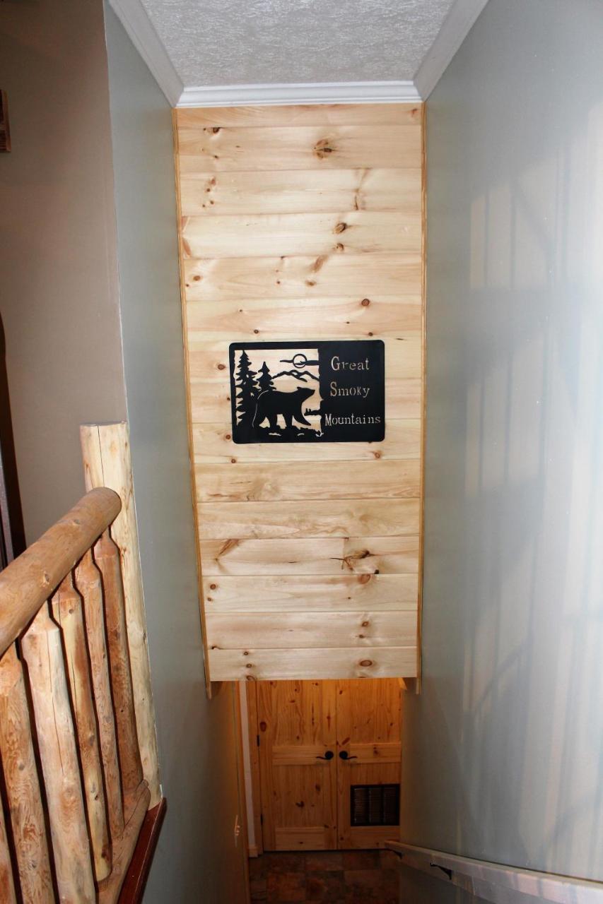 Spacious Downtown Condo Walking Distance To Downtown Gatlinburg Sleeps 6 Guests 外观 照片