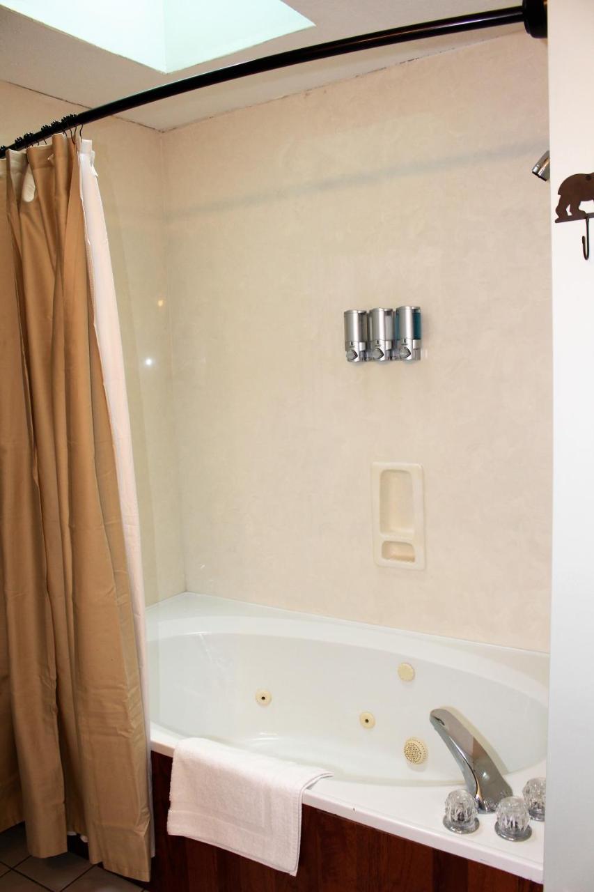 Spacious Downtown Condo Walking Distance To Downtown Gatlinburg Sleeps 6 Guests 外观 照片