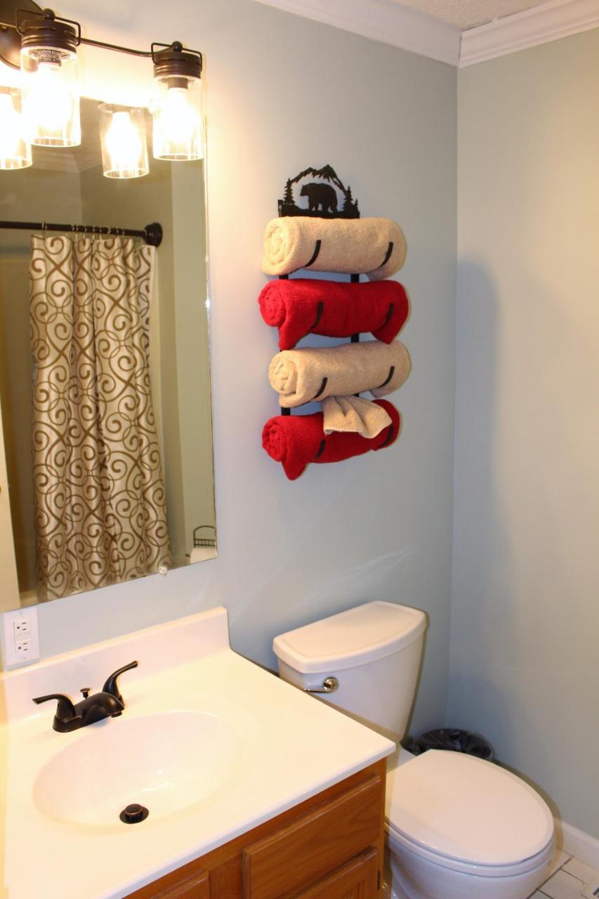 Spacious Downtown Condo Walking Distance To Downtown Gatlinburg Sleeps 6 Guests 外观 照片