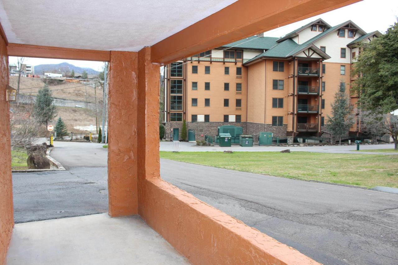 Spacious Downtown Condo Walking Distance To Downtown Gatlinburg Sleeps 6 Guests 外观 照片