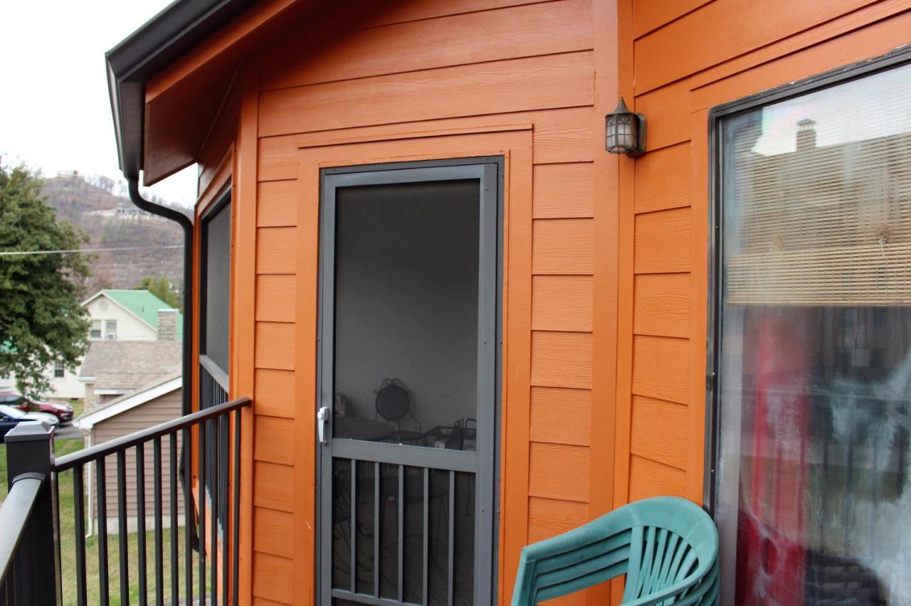 Spacious Downtown Condo Walking Distance To Downtown Gatlinburg Sleeps 6 Guests 外观 照片