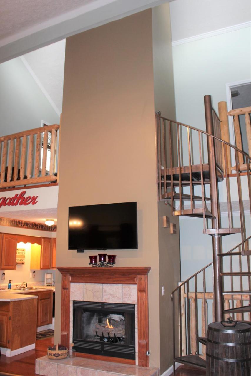 Spacious Downtown Condo Walking Distance To Downtown Gatlinburg Sleeps 6 Guests 外观 照片